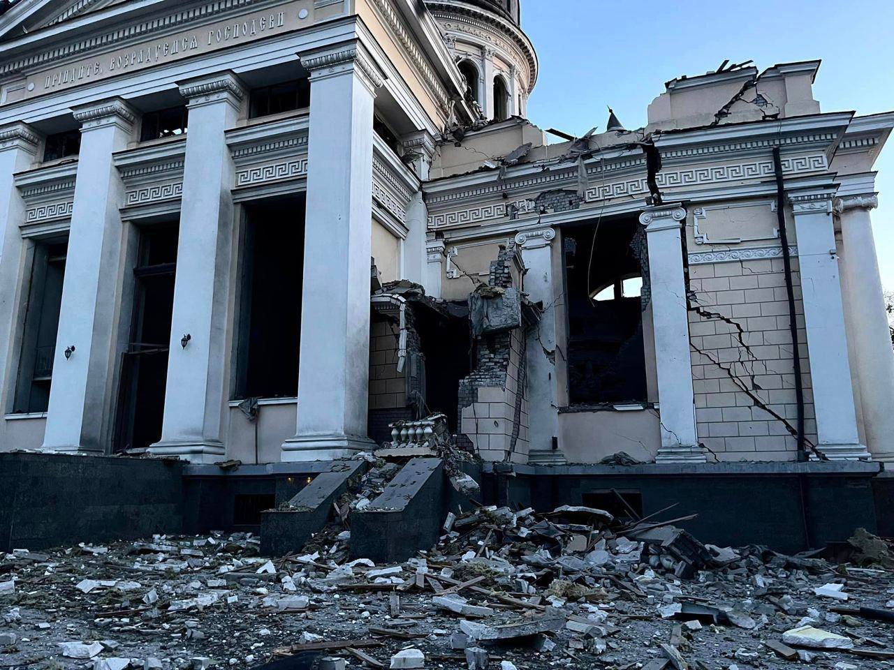 ОБСТРЕЛ ОДЕССЫ. СОВЕТСКИЕ ИСТУКАНЫ В КИЕВЕ. ПРАВА МЕНЬШИНСТВ И ЛЕГАЛАЙЗ